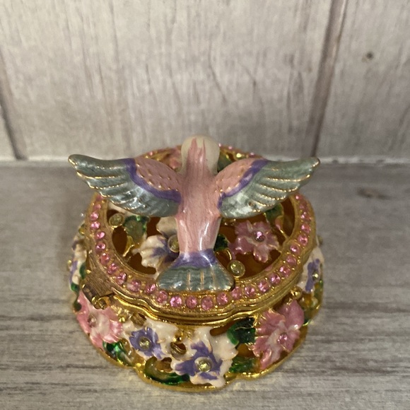 Stunning floral and hummingbird enameled ring box! - Picture 5 of 7
